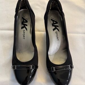 Anne Klein AK Sport Black Patent Heels 8.5 D COMFORTABLE!!!